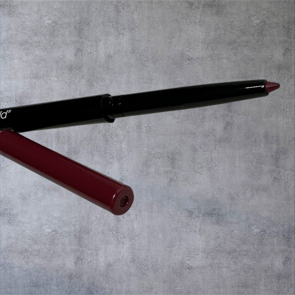 Wet n Wild Gel Lip Liner Womens Plum Together New 657A Retractable Berry - Picture 2 of 4